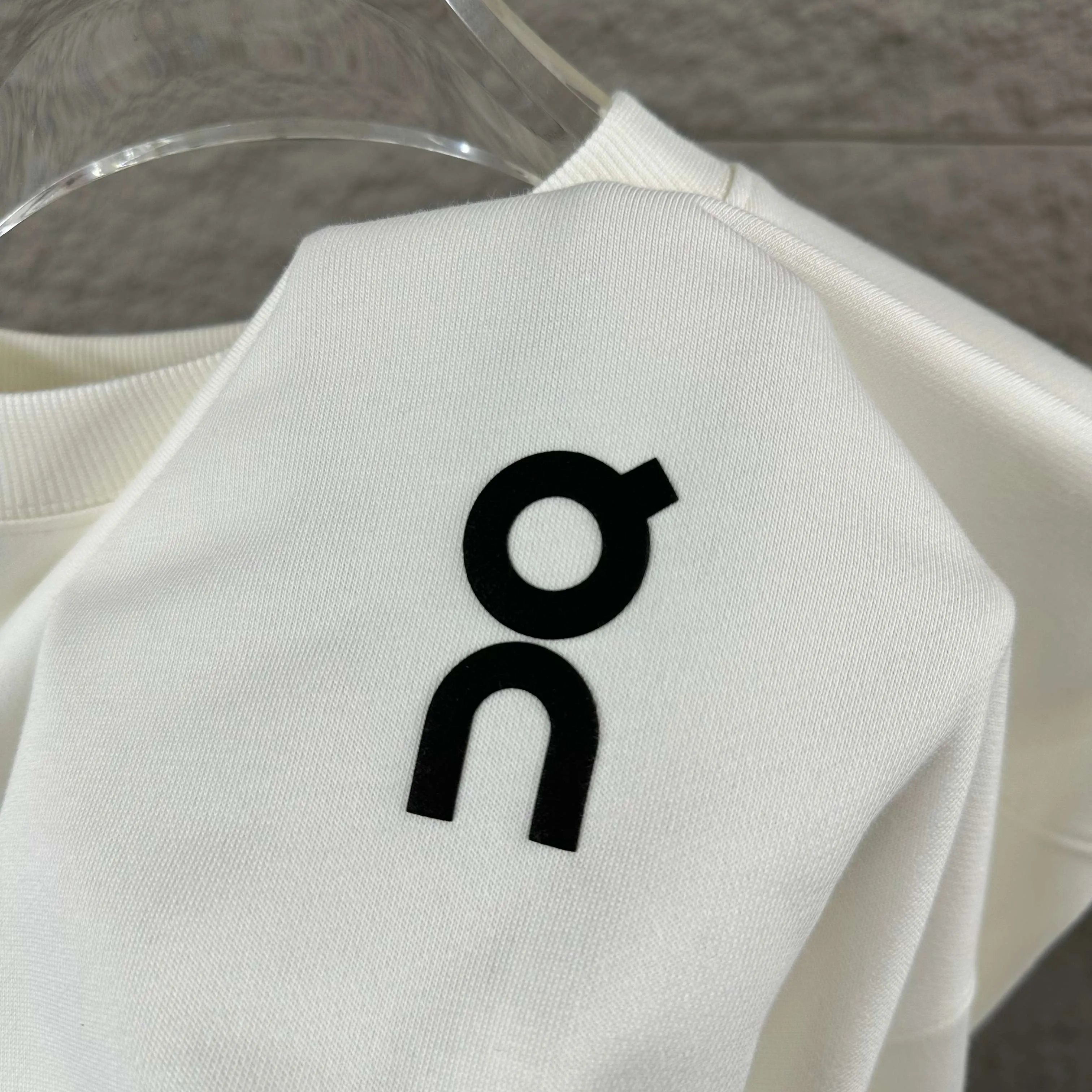 On*running* Early Autumn and Winter New Arrival Classic letter totem three-dimensional foaming process Customized terry fabric Long-sleeved round neck sweatshirt Men and women Same Style Color: Black White Size: S (90-130 pounds) M (120-150 pounds) L (140-165 pounds) XL (160-180 pounds) XXL (180 pounds)